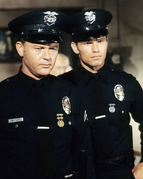 ADAM-12: THE COMPLETE SERIES (NBC 1968-1975) RETAIL QUALITY!!! Martin Milner, Kent McCord, William Boyett, Gary Crosby, William Stevens, Jack Hogan, Mikki Jamison, Claude Johnson, William Elliott, Fred Stromsoe, Shaaron Claridge - Image 2