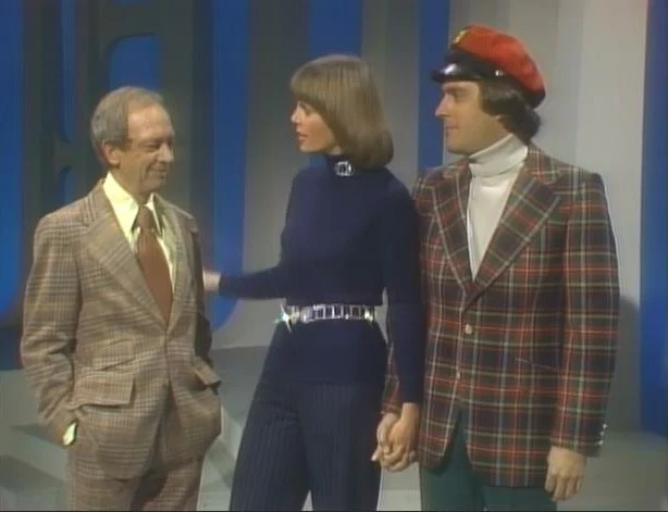 CAPTAIN & TENNILLE - THE CHRISTMAS SHOW (ABC 12/20/76) Toni Tennille, Daryl Dragon, Don Knotts, Tom Bosley, Pointer Sisters - Image 4
