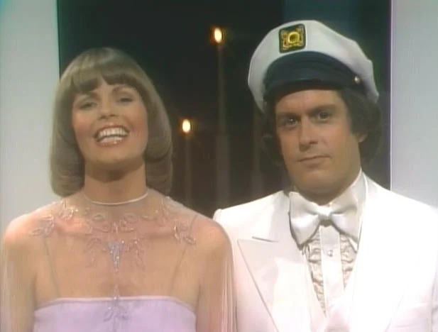 CAPTAIN & TENNILLE - THE CHRISTMAS SHOW (ABC 12/20/76) Toni Tennille, Daryl Dragon, Don Knotts, Tom Bosley, Pointer Sisters - Image 9