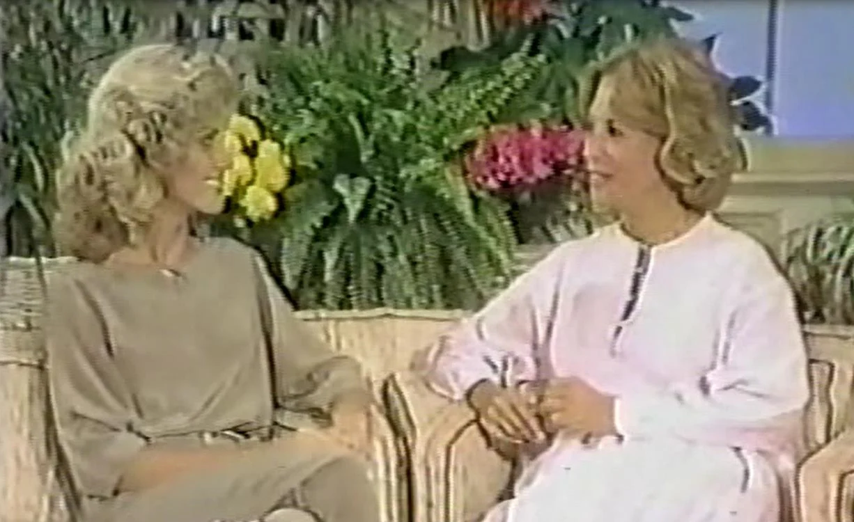 DINAH! CAST FROM THE MOVIE GREASE (SYN 6/16/1978) - Image 3