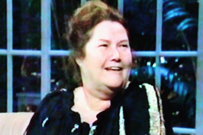 LATE SHOW STARRING JOAN RIVERS - EPISODE 131 (FOX 4/23/87) Guest host: Michele Lee, Dick Van Dyke, Bob Dubac, Colleen McCullough - Image 8