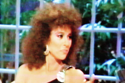 LATE SHOW STARRING JOAN RIVERS - EPISODE 15 (FOX 10/29/86) George Michael, Rita Moreno, Suzanne Somers, Tom Tryon - Image 4