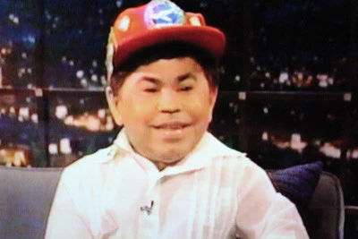 LATE SHOW, THE (FOX 9/1/87) Guest host: Jonathon Brandmeier, The O'Jays, Herve Villechaize, Kelly McDonald, Little Rockin' Ricky Roco - Image 10