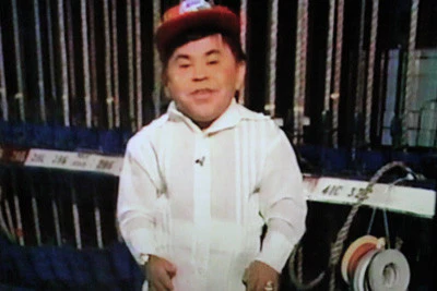 LATE SHOW, THE (FOX 9/1/87) Guest host: Jonathon Brandmeier, The O'Jays, Herve Villechaize, Kelly McDonald, Little Rockin' Ricky Roco - Image 2