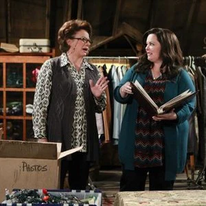 MIKE & MOLLY - THE COMPLETE SERIES + EXTRAS (CBS 2010-2016) Melissa McCarthy, Billy Gardell, Swoosie Kurtz, Reno Wilson, Katy Mixon, Rondi Reed, Louis Mustillo, Nyambi Nyambi - Image 6