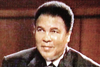 MUHAMMAD ALI 60TH BIRTHDAY CELEBRATION (CBS 1/16/02) - Image 2