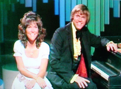 THE BOB HOPE SPECIAL (NBC 10/5/72) Bob Hope, David Cassidy, The Carpenters, Mark Spitz, Alexis Smith, Bobby Fisher - Image 11