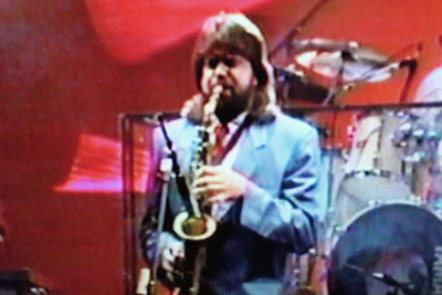 LATE SHOW, THE (FOX 9/2/87) Guest Host: Jonathon Brandmeier, Michael Talbott, Nicolette Sheridan, The Yellowjackets, Joel Brandon - Image 5