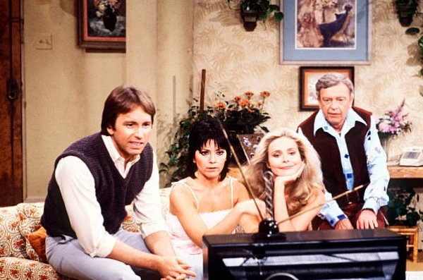 THREE’S COMPANY - THE COMPLETE SERIES + BONUS MATERIAL (ABC 1977-84) John Ritter, Suzanne Somers, Joyce DeWitt, Norman Fell, Audra Lindley, Don Knotts, Jenilee Harrison, Priscilla Barnes, Richard Kline, Ann Wedgeworth - Image 6
