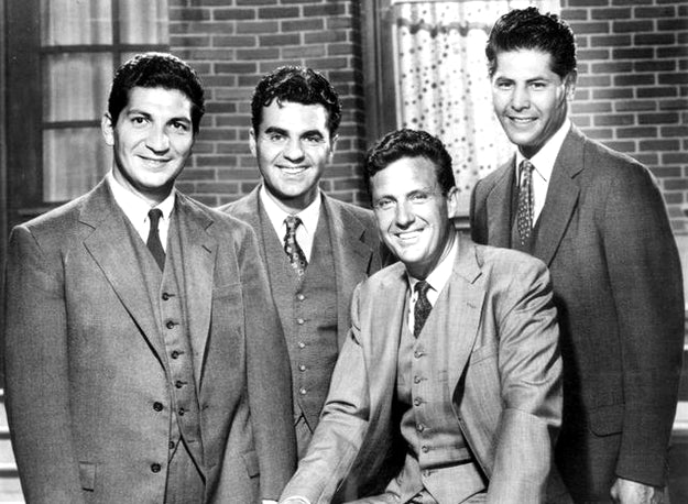 UNTOUCHABLES, THE - THE COMPLETE SERIES + BONUS & FOLLOW UP MOVIE (ABC 1959-1963) RETAIL QUALITY!!! Robert Stack, Walter Winchell, Nicholas Georgiade, Paul Paul Picerni, Abel Fernandez - Image 3